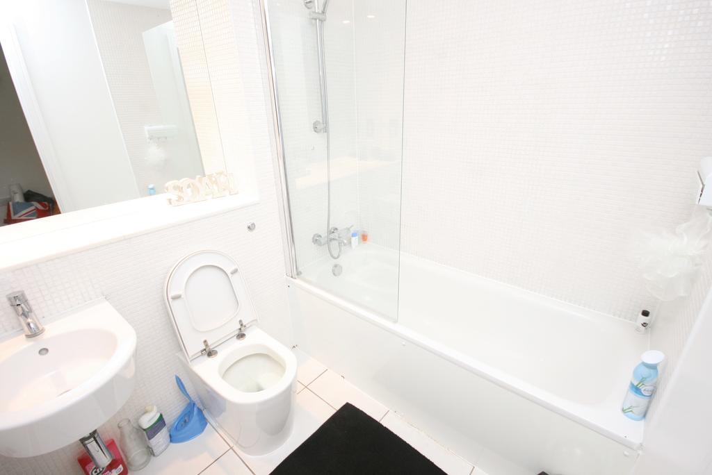 Apartment Hare Marsh London